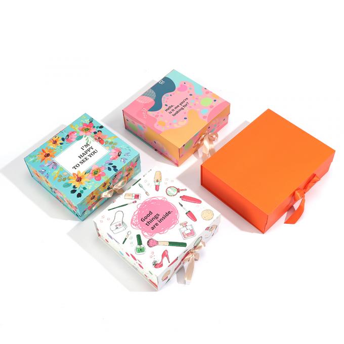 Taille personnalisée acceptée boîte cadeau pliable magnétique avec impression CMYK Pantone 9