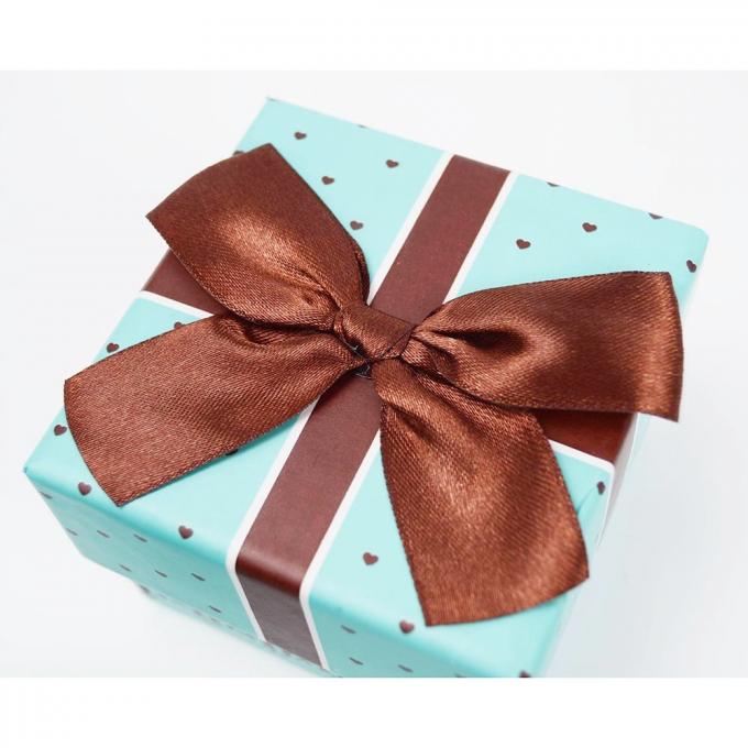 Logo personnalisé à faible MOQ Beau cadeau de festival en papier carton Boîte à bijoux avec revêtement UV 12