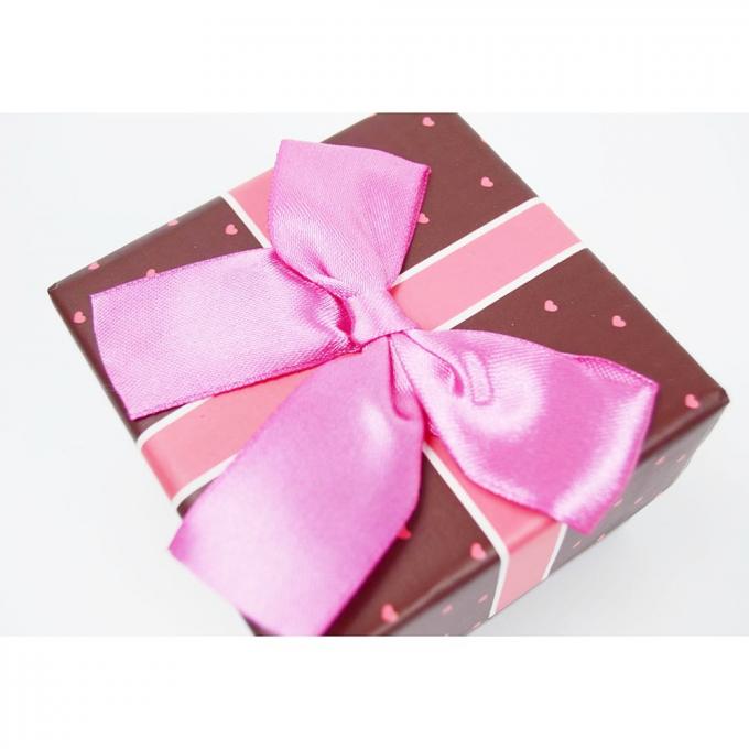 Logo personnalisé à faible MOQ Beau cadeau de festival en papier carton Boîte à bijoux avec revêtement UV 14