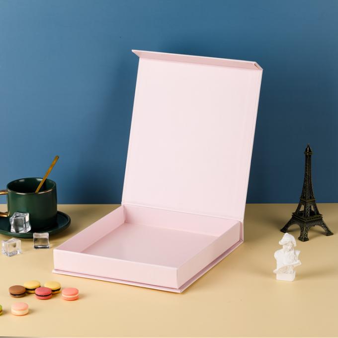 Carton ondulé Logo personnalisé Boîte cadeau écologique Magnéte Vêtements pliables Boîte en papier 6
