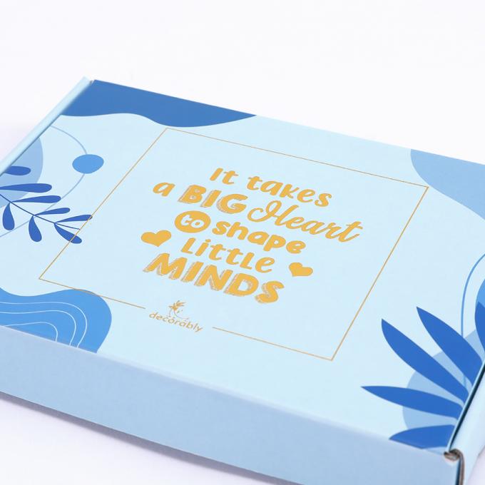 Logo personnalisé recyclable Cadeaux de fête Boîtes d'emballage Boîtes de courrier en papier ondulé 10