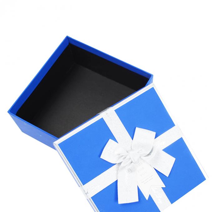 Coffret en carton carré découpé sur mesure 6