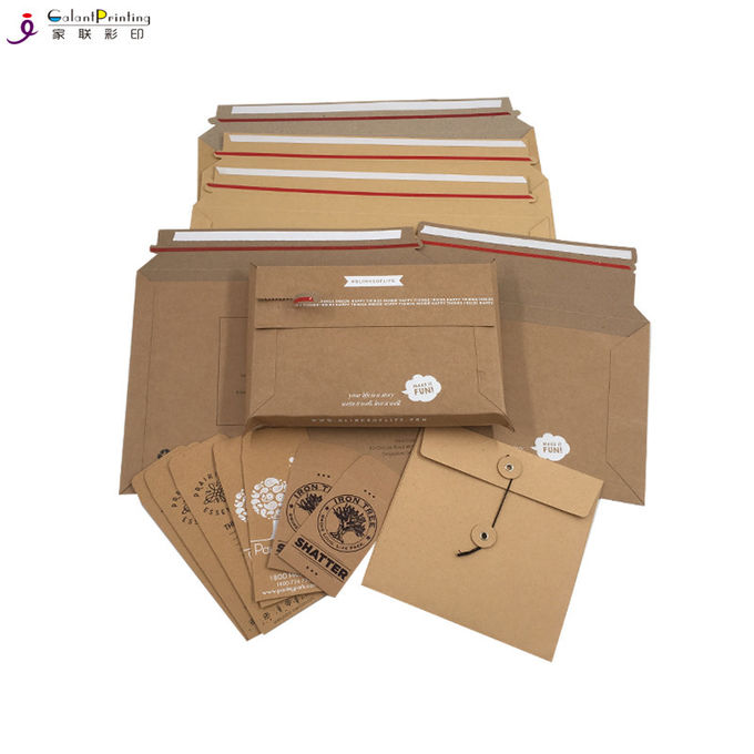 Enveloppes rigides d'annonces de carton de Papier d'emballage de services d'impression de l'enveloppe A5 avec auto-adhésif